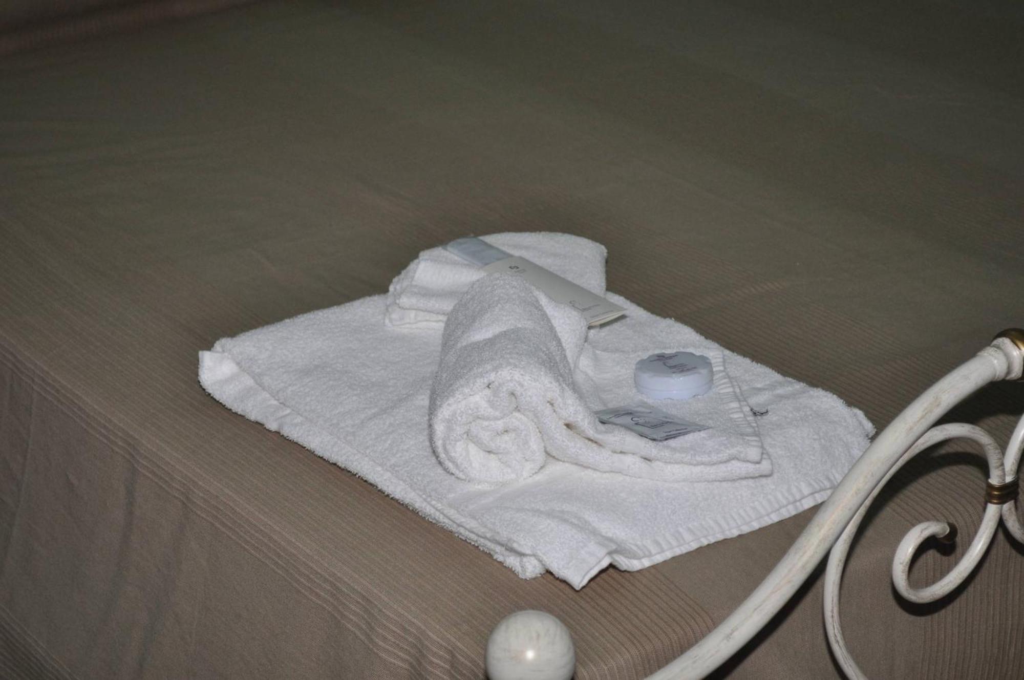 Case Albergo Al Cortiletto Licata Bagian luar foto