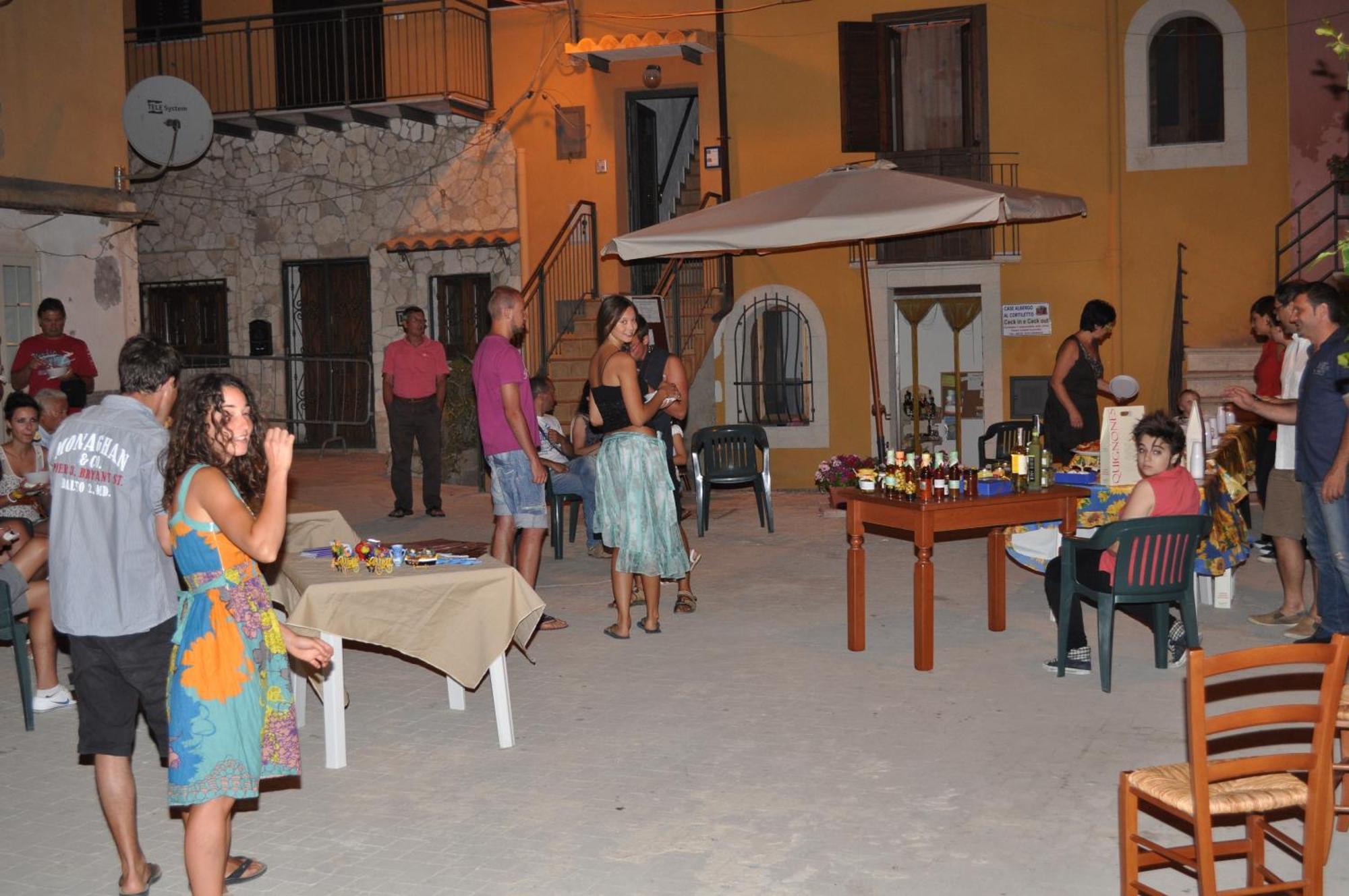 Case Albergo Al Cortiletto Licata Bagian luar foto