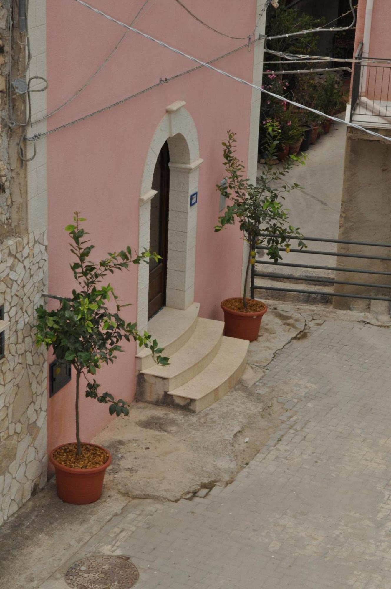Case Albergo Al Cortiletto Licata Bagian luar foto