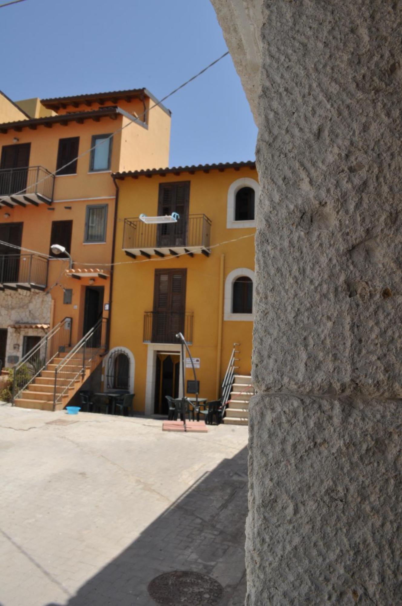 Case Albergo Al Cortiletto Licata Bagian luar foto